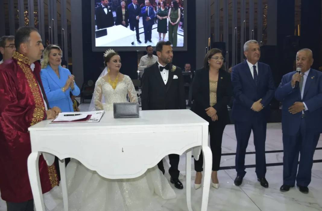 Gaziantep Bu Düğünü Konuşuyor! Muhteşem Düğüne Gaziantep Siyaset Ve İş Dünyası Akın Etti! 6